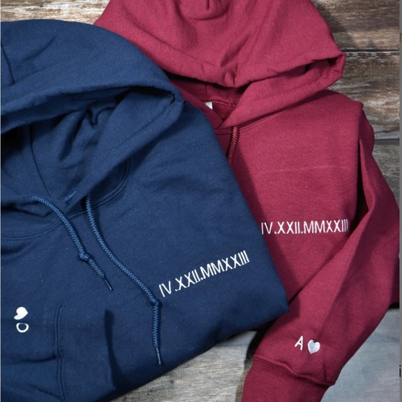 Green and White Pullover Hooded Sweaters with V-Neckline - Picture 5 of 10